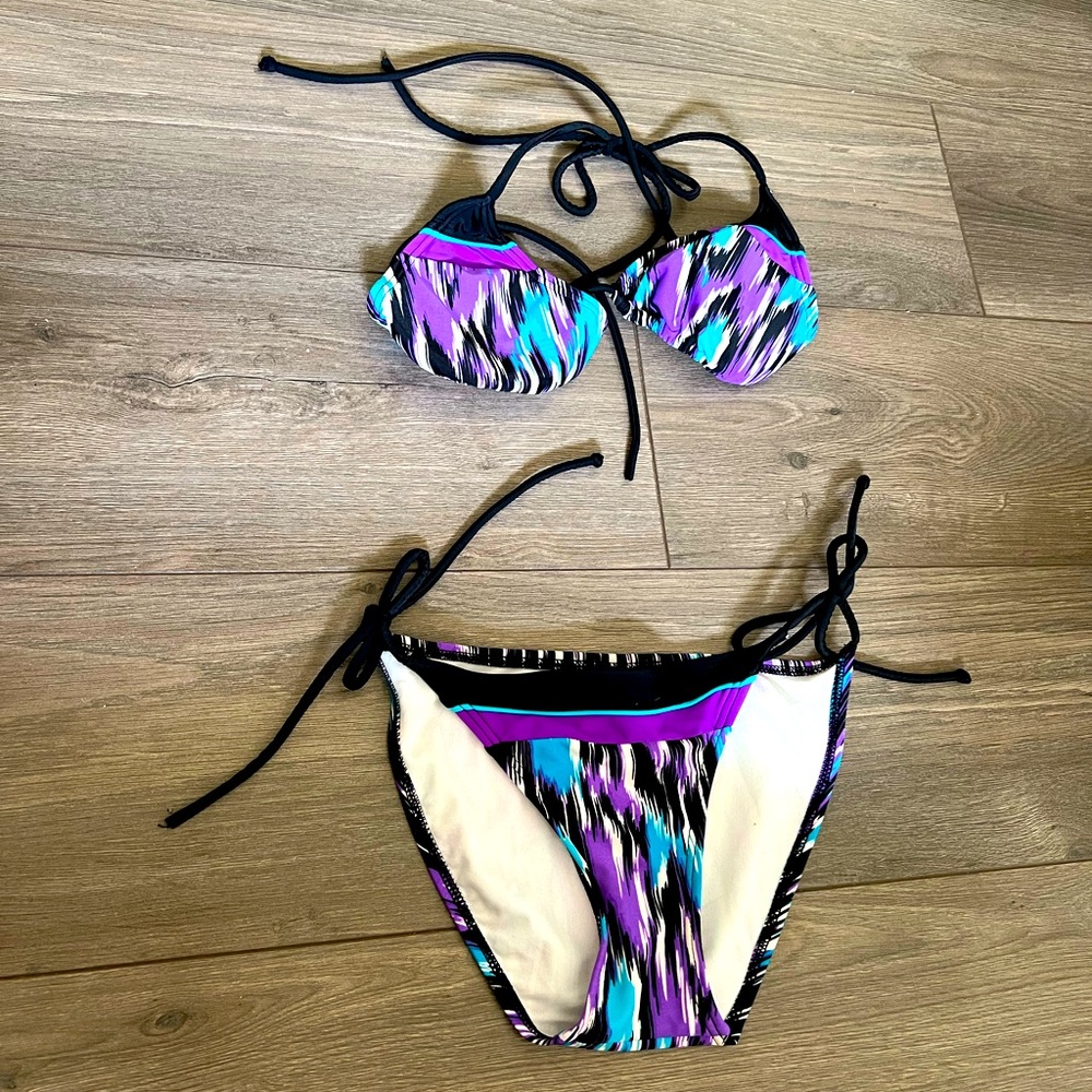 Bikini 2 piece adjustable swimsuit, cute pattern, size Medium